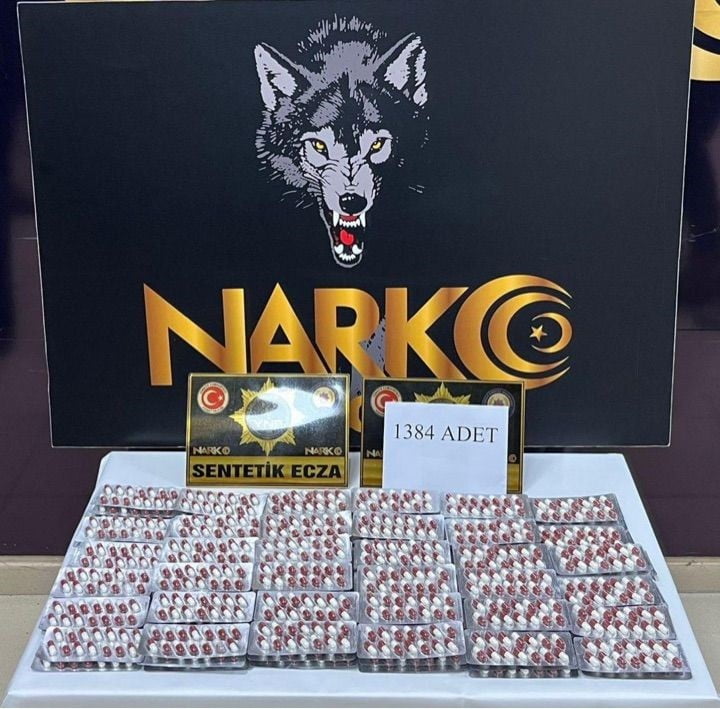 YOZGAT'TA DÜZENLENEN OPERASYONDA BİN 384 SENTETİK ECZA ELE GEÇİRİLİRKEN, 8 KİŞİ GÖZALTINA...