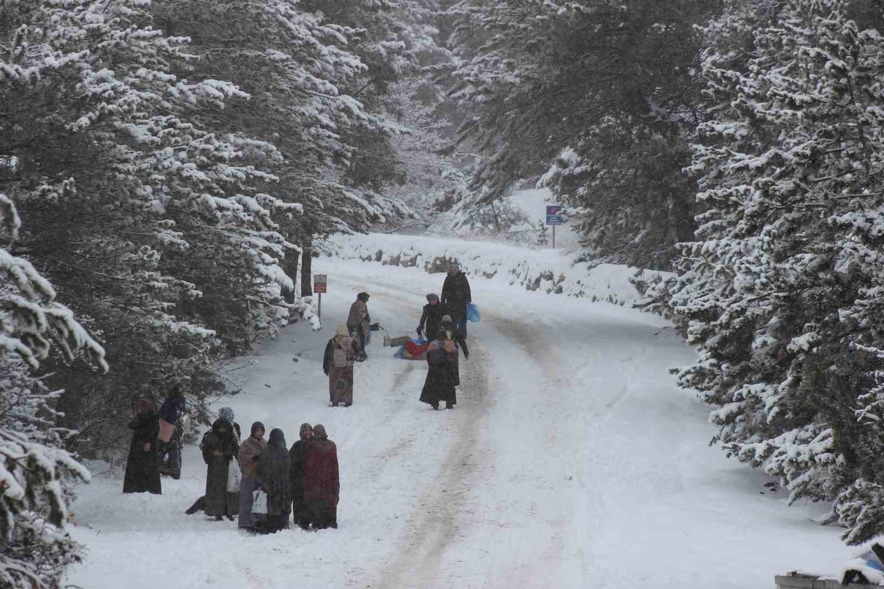 YOZGAT’TA SALI GÜNÜ BAŞLAYAN VE ARALIKLARLA DEVAM EDEN KAR YAĞIŞIYLA BİRLİKTE KENT GENELİNDE BEYAZ...