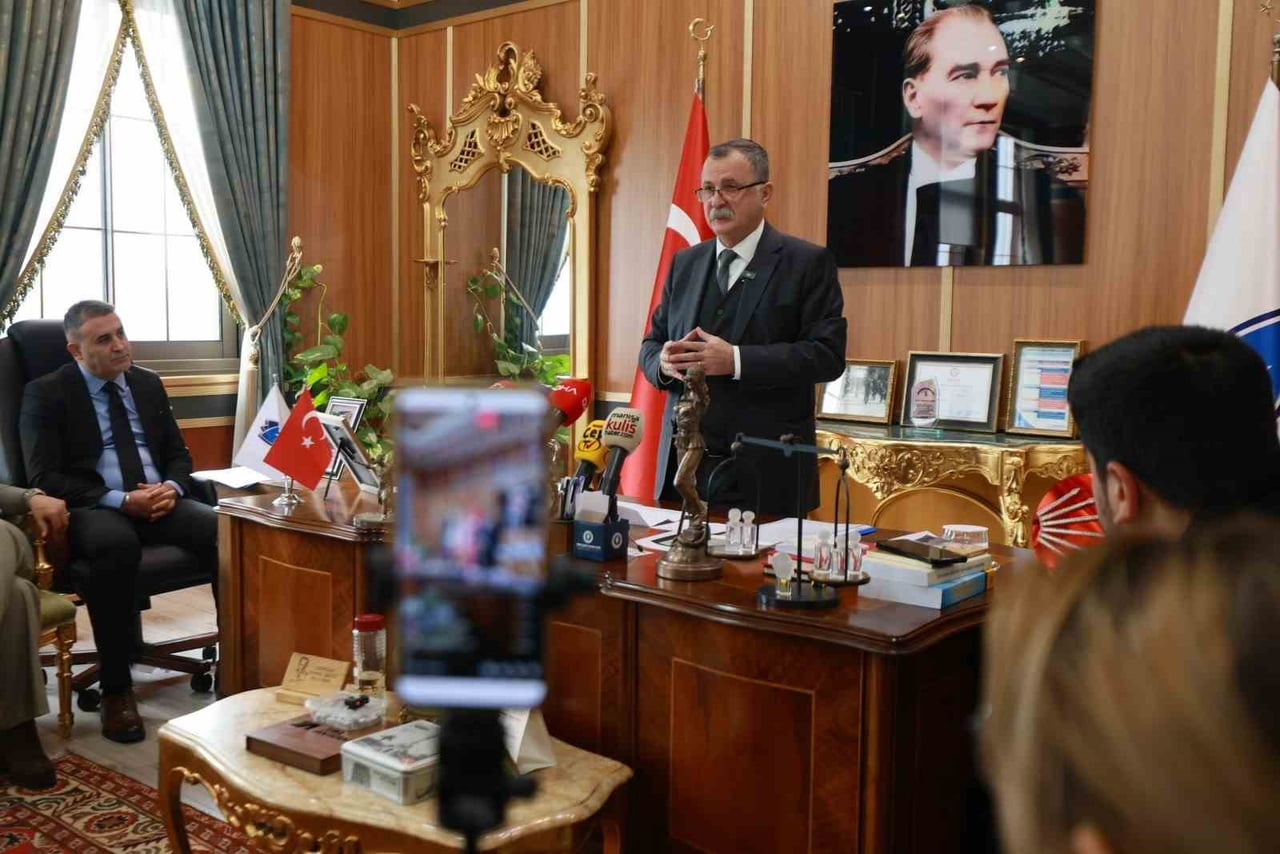 YUNUSEMRE BELEDİYE BAŞKANI SEMİH BALABAN, 2026’NIN İLK BASIN TOPLANTISINDA BELEDİYENİN...