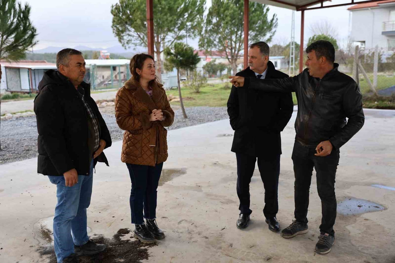 YUNUSEMRE BELEDİYE BAŞKANI SEMİH BALABAN, YUNTDAĞI BÖLGESİNDE YER ALAN KÜÇÜKSÜMBÜLLER MAHALLESİ’Nİ...