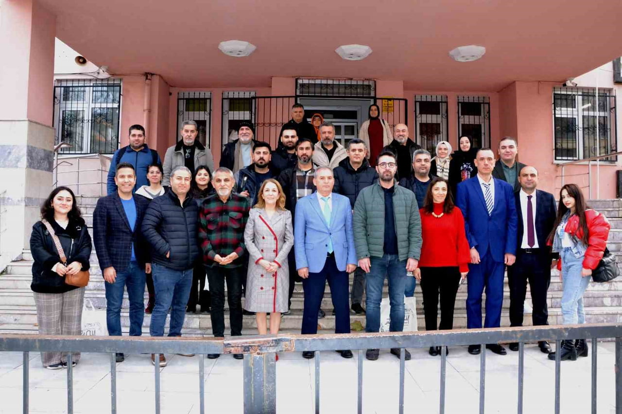 YUNUSEMRE HALK EĞİTİMİ MERKEZİ MÜDÜRLÜĞÜ TARAFINDAN 10 OCAK ÇALIŞAN GAZETECİLER GÜNÜ DOLAYISIYLA...