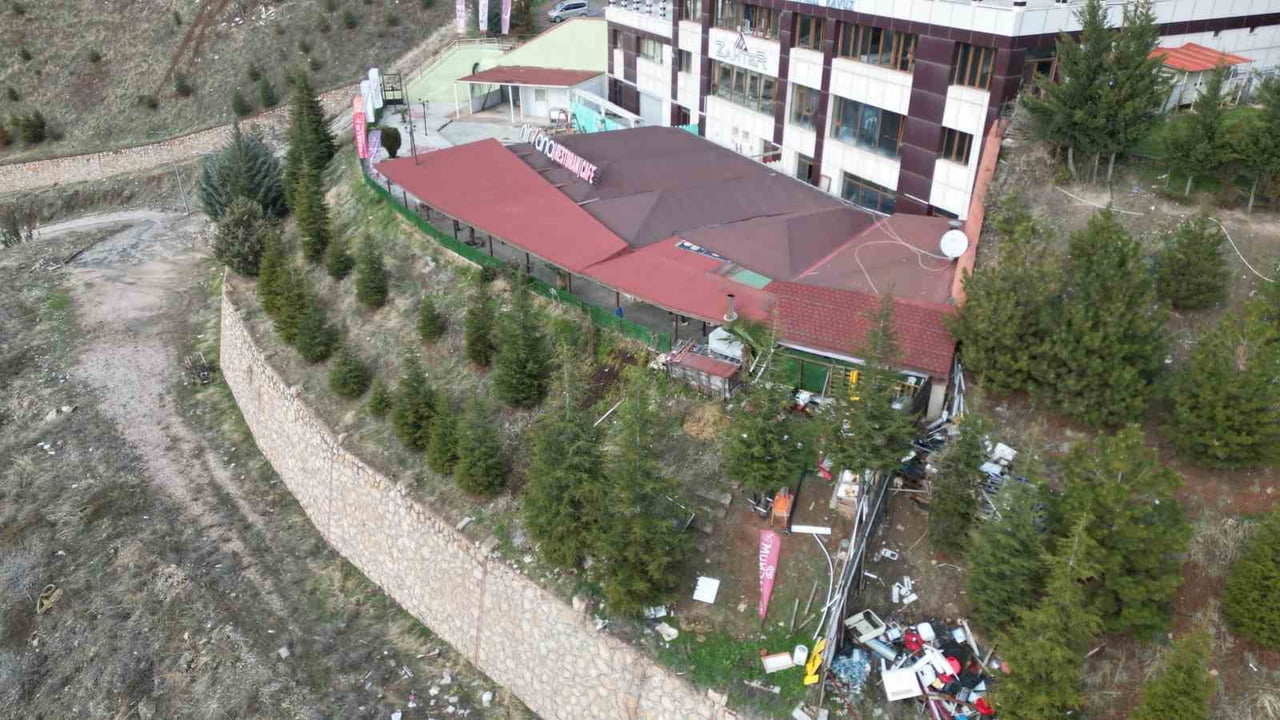 YURT DIŞINDAN TOKAT’A GELDİKTEN SONRA KENDİSİNDEN HABER ALINAMAYAN BİR KİŞİNİN CESEDİ BİR SİTENİN...