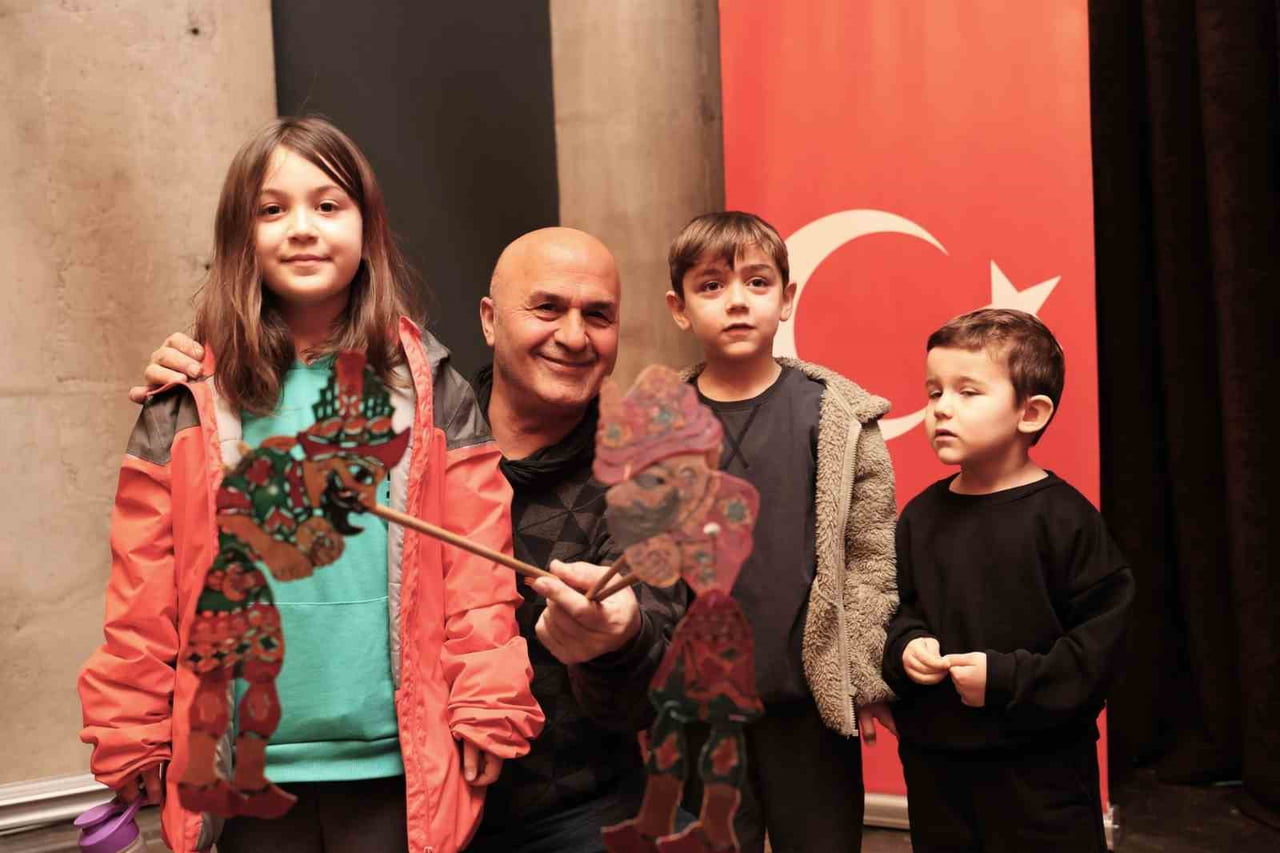 YÜZLERCE YILLIK GEÇMİŞE SAHİP OLAN GÖLGE OYUNU KARAGÖZ’Ü YAŞATMAK VE GELECEK KUŞAKLARA AKTARMAK...