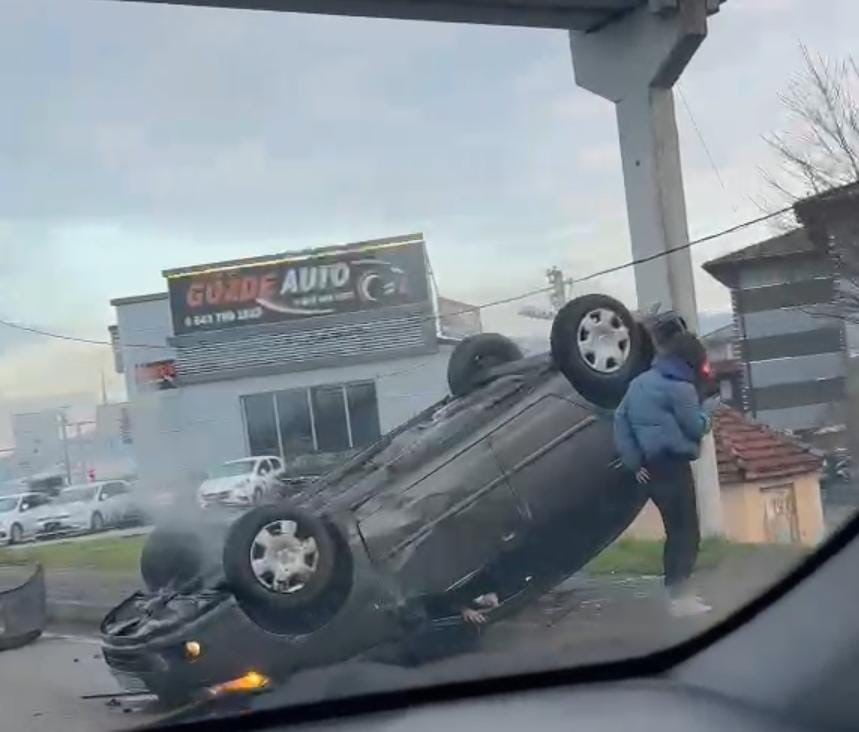 ZONGULDAK'IN ÇAYCUMA İLÇESİNDE OTOMOBİL SÜRÜCÜSÜ DİREKSİYON HAKİMİYETİNİ KAYBEDİNCE TAKLA ATARAK...
