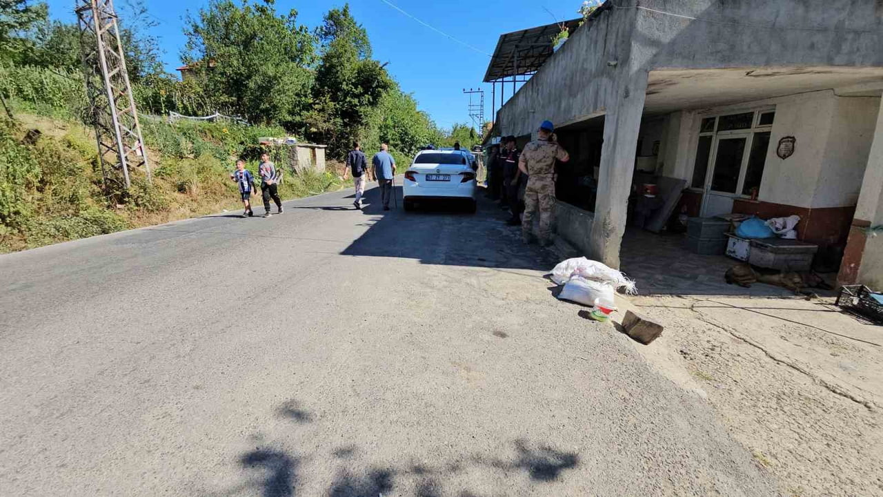 ZONGULDAK'TA 24 YAŞINDAKİ HALİL CAN, 18 YAŞINDAKİ KARDEŞİ EMİRKAN VE BABAANNELERİ NAZMİYE...