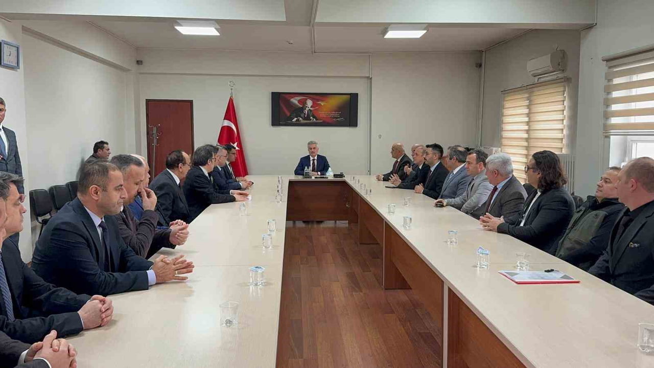 ZONGULDAK (İHA) - TÜRKİYE YARGI SİSTEMİNİN ÖNEMLİ İSİMLERİNDEN DANIŞTAY BAŞKANI ZEKİ YİĞİT...