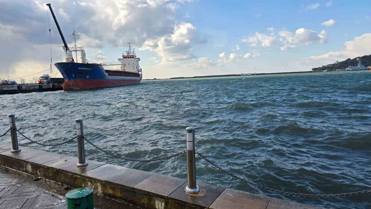 ZONGULDAK’IN EREĞLİ İLÇESİNDE SABAH SAATLERİNDE BAŞLAYAN YAĞMUR, ÖĞLE SAATLERİNDEN İTİBAREN YERİNİ...