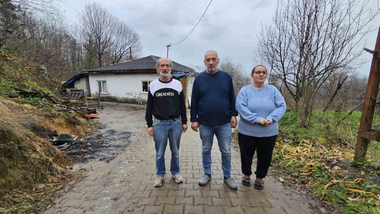 ZONGULDAK’TA ŞİZOFRENİ HASTASI EŞİ VE İKİ ÇOCUĞUYLA BİRLİKTE YAŞAM MÜCADELESİ VEREN 41 YAŞINDAKİ...
