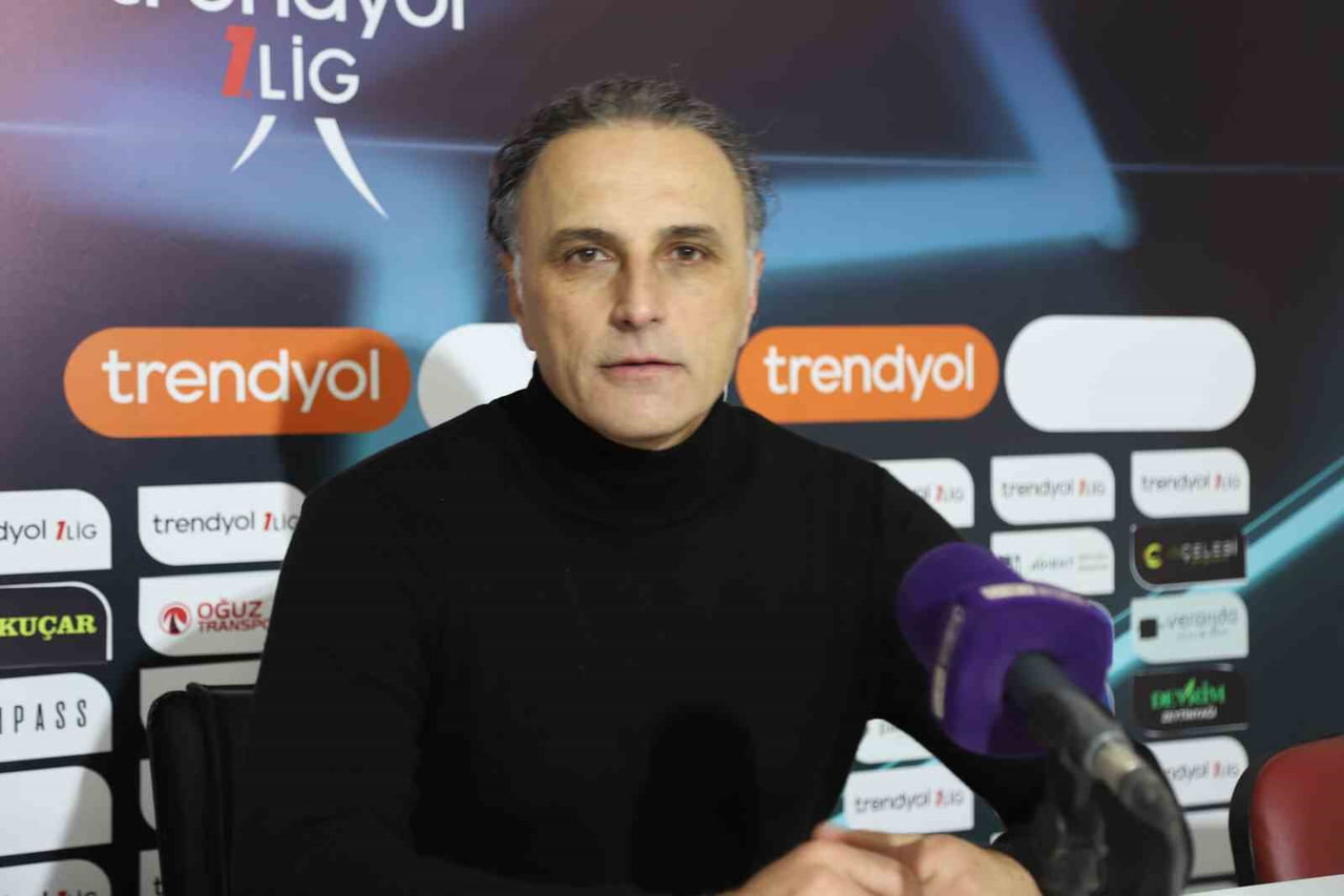 BANDIRMASPOR TEKNİK DİREKTÖRÜ MUSTAFA GÜRSEL,