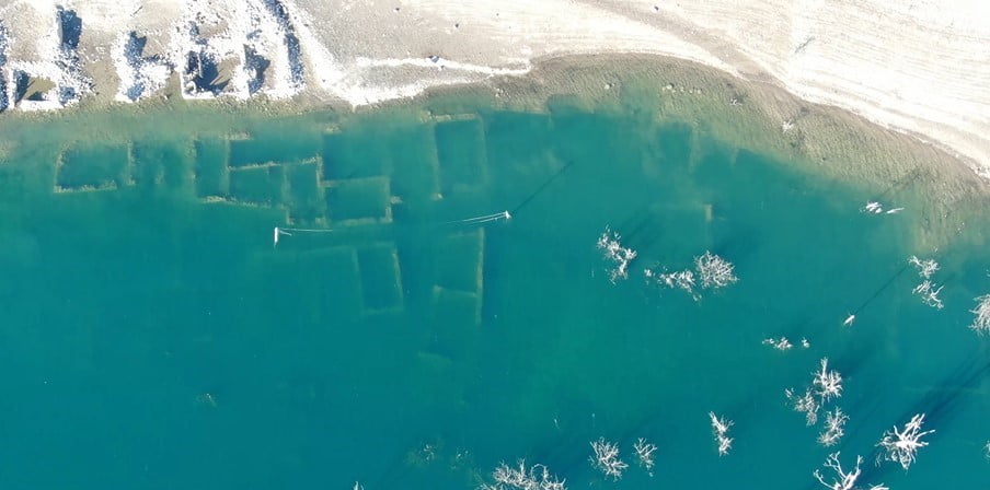 BİR ZAMANLAR TAMAMEN SULAR ALTINDA KALAN KÖY, ŞİMDİ DE KAR ALTINDA KALDI  (ARŞİV)