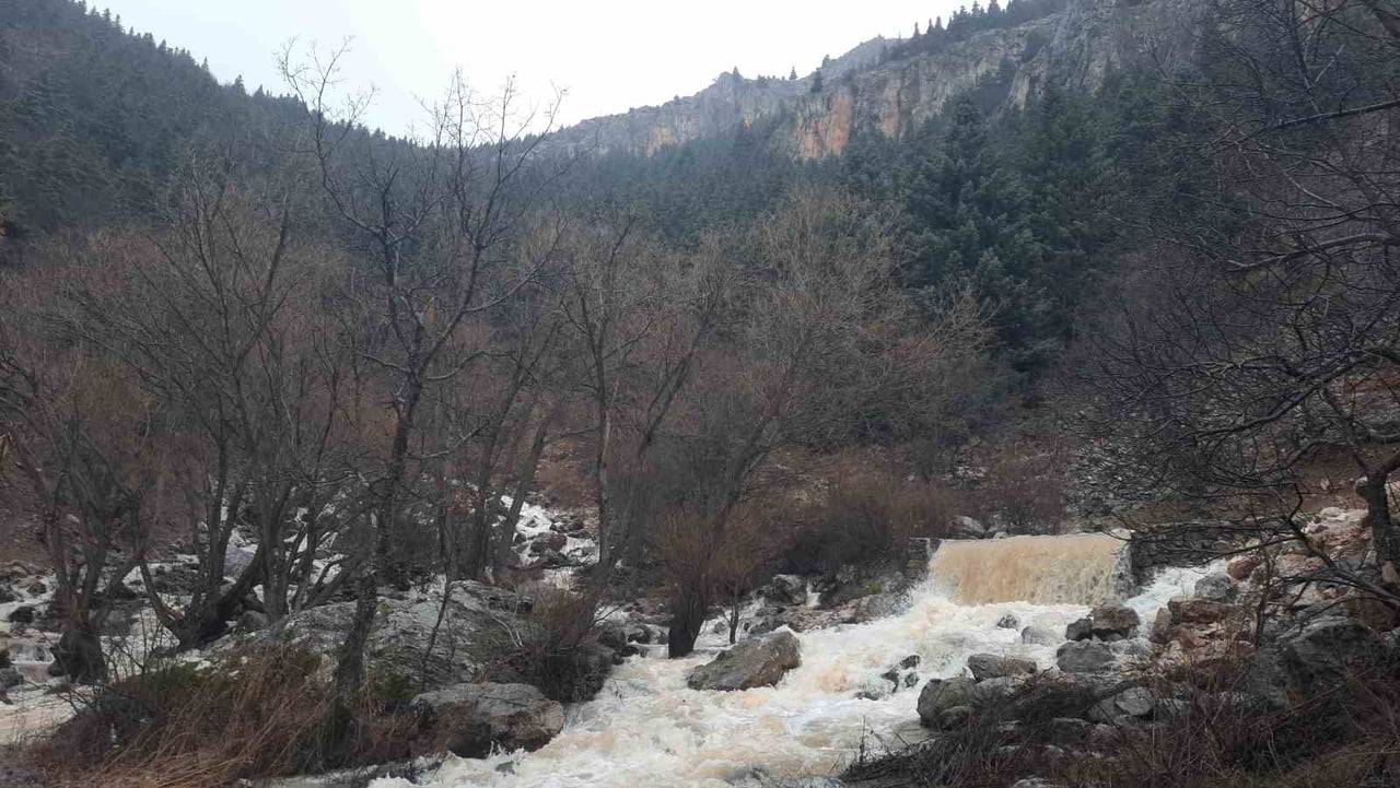 BÖLGE GENELİNDEKİ YOĞUN YAĞIŞLARIN ARDINDAN KONYA'NIN BOZKIR İLÇESİNDEKİ ÜNLÜ MESİRE ALANI...