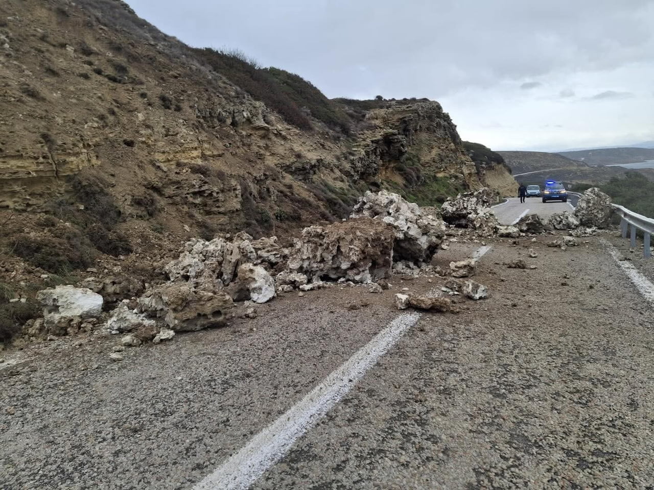 ÇANAKKALE'NİN BOZCAADA İLÇESİNDE AŞIRI YAĞIŞ NEDENİYLE HEYELAN MEYDANA GELDİ.