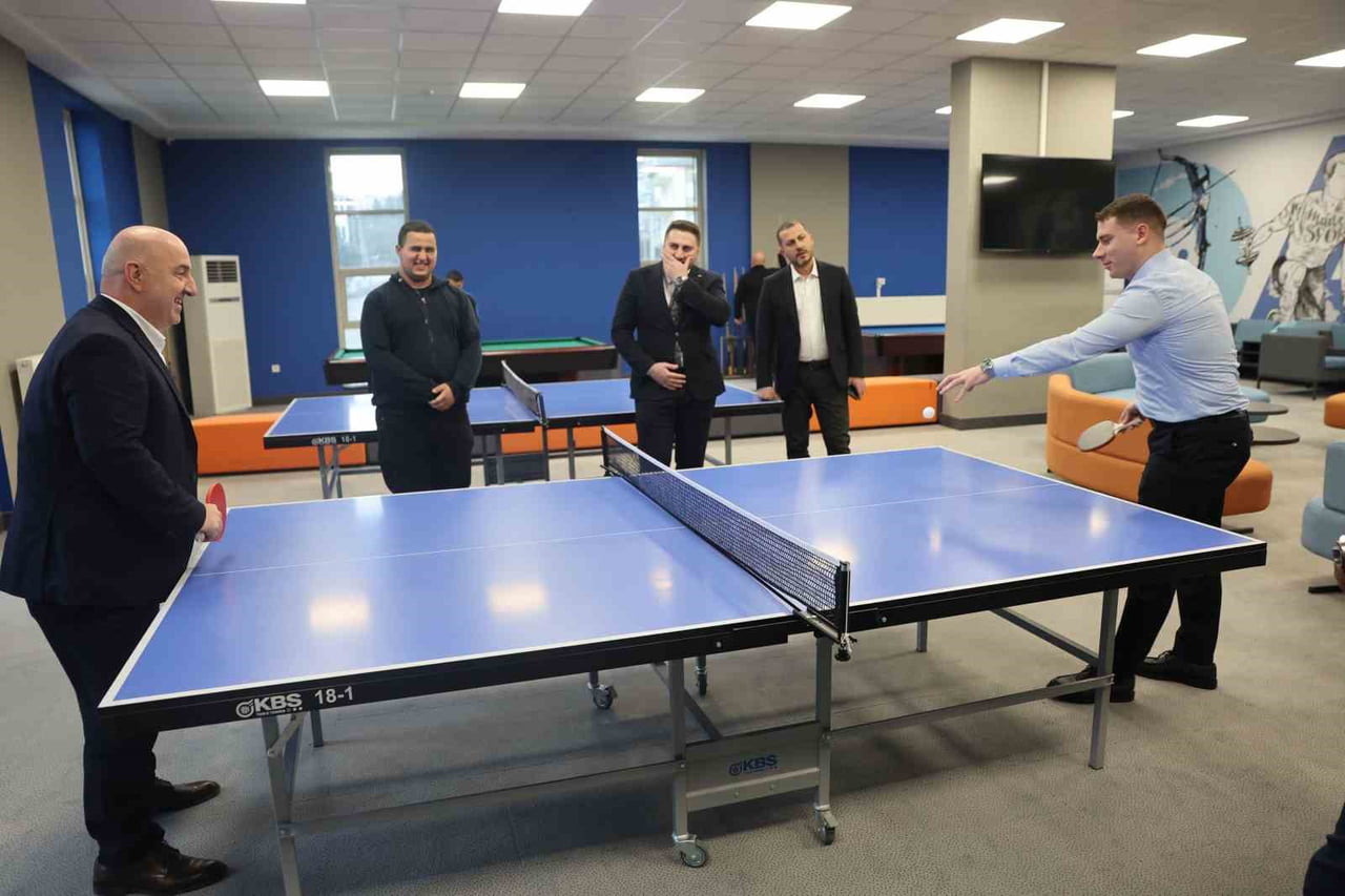 DARICA BELEDİYESİ'NİN EĞİTİMDEN SPORA, KÜLTÜRDEN TEKNOLOJİYE KADAR GENÇLERE YÖNELİK HAYATA...