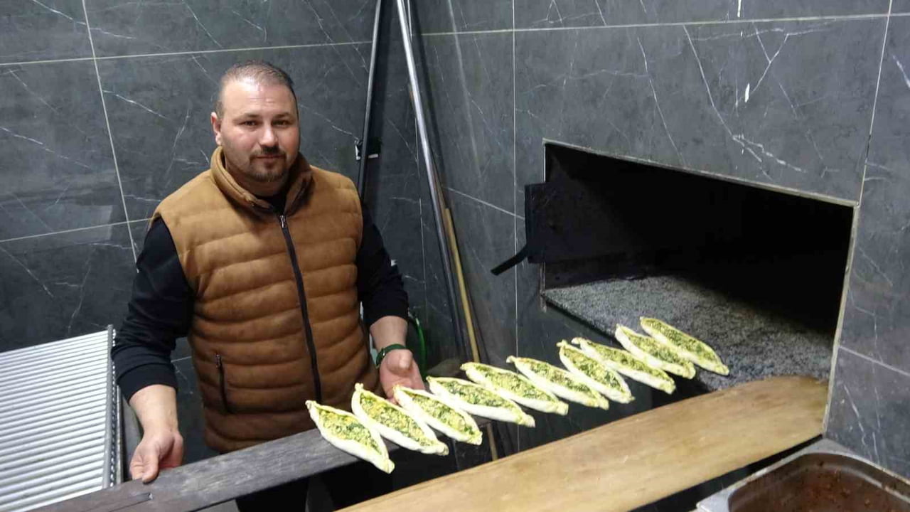 DEPREMDE İŞ YERİ YIKILAN ESNAF AÇTIĞI İŞLETMEYLE HAYATA TUTUNDU