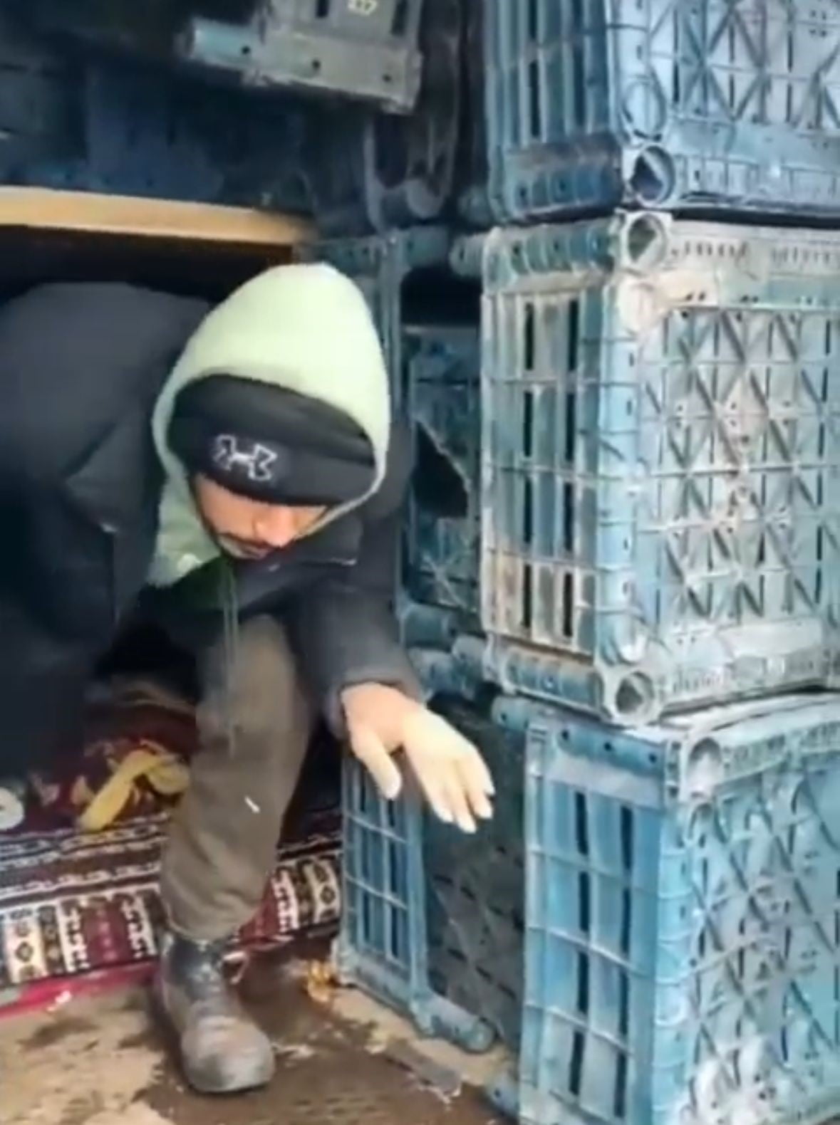 DÜZCE POLİS VE JANDARMA EKİPLERİNİN GÖÇMEN KAÇAKÇILIĞIYLA MÜCADELESİ SÜRÜYOR. YASA DIŞI YOLLARDAN...