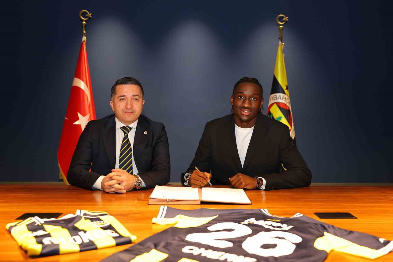 FENERBAHÇE, 19 YAŞINDAKİ SANTRFOR SİDİKİ CHERİF’İ SATIN ALMA OPSİYONUYLA 2025-2026 SEZONUNUN...