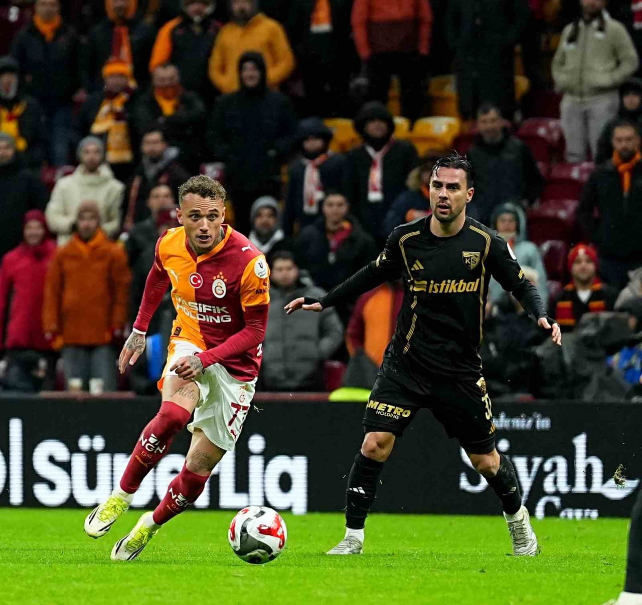 GALATASARAY'IN HOLLANDALI FUTBOLCUSU NOA LANG, UEFA ŞAMPİYONLAR LİGİ SON 16 PLAY-OFF TURUNDA...