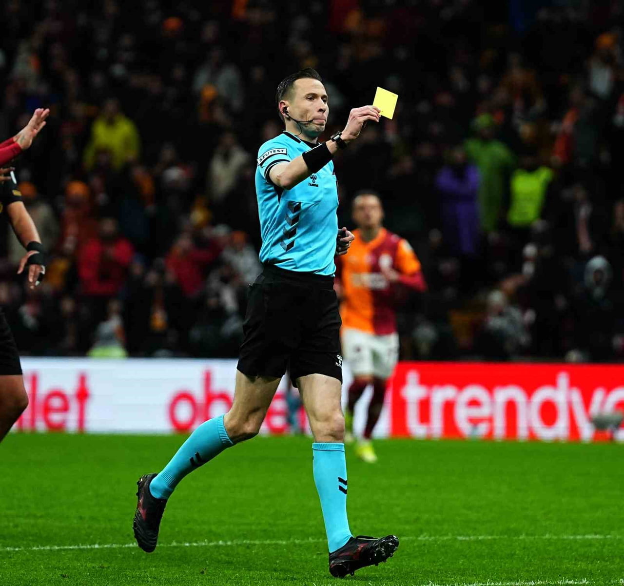 GALATASARAY’IN GABONLU FUTBOLCUSU MARİO LEMİNA, KAYSERİSPOR MAÇINDA GÖRDÜĞÜ SARI KART CEZALI...