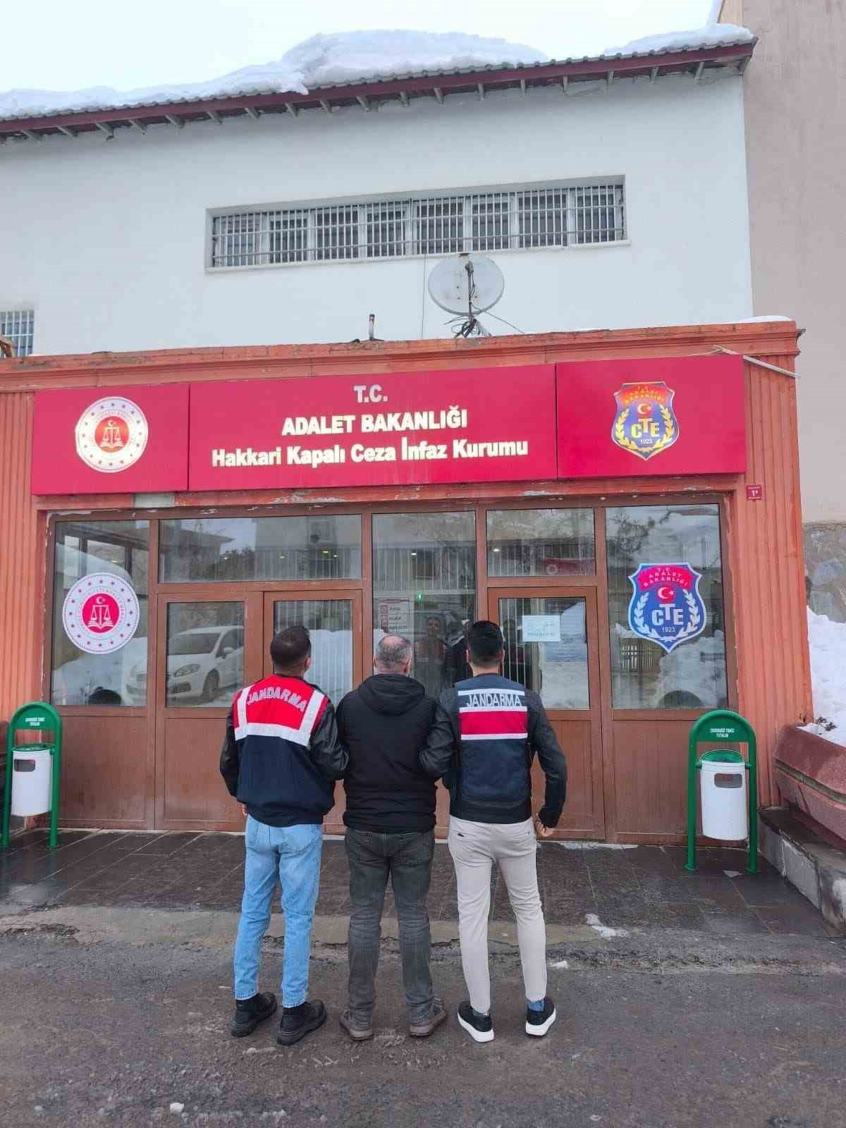 HAKKARİ İL JANDARMA KOMUTANLIĞI EKİPLERİNCE YÜRÜTÜLEN ÇALIŞMALAR KAPSAMINDA HAKKINDA 13 YIL 9 AY...