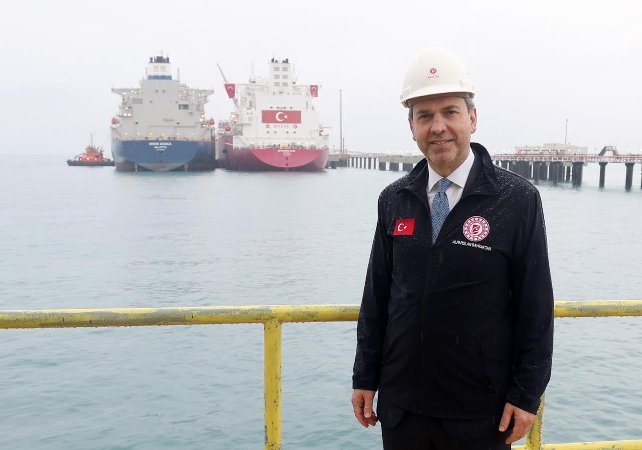 HATAY'DAKİ BOTAŞ DÖRTYOL FSRU TESİSİNE ZİYARET GERÇEKLEŞTİREN BAKAN BAYRAKTAR, İKİ YENİ...