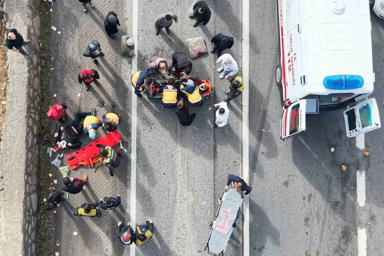 KIRIKKALE'DE MEYDANA GELEN ZİNCİRLEME TRAFİK KAZASINDA, ELEKTRİKLİ 3 TEKERLİ BİSİKLETTE BULUNAN 2...