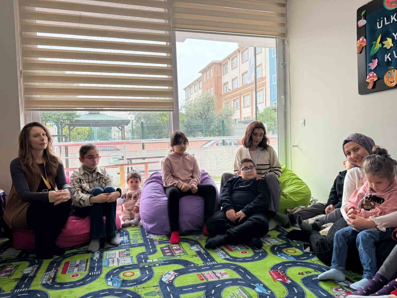 KİTAPLAR KONUŞUYOR SES KAYIT STÜDYOSU'NUN GÖNÜLLÜ OKUYUCULARI, SESLENDİRDİKLERİ MASAL KİTAPLARINI...