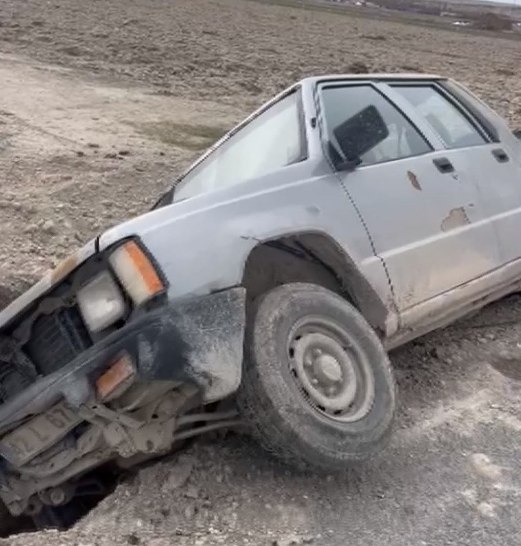 KONYA’NIN KARAPINAR İLÇESİNDE PİKAPIN ÇUKURA GİRMESİ SONUCU MEYDANA GELEN TRAFİK KAZASINDA 1 KİŞİ...