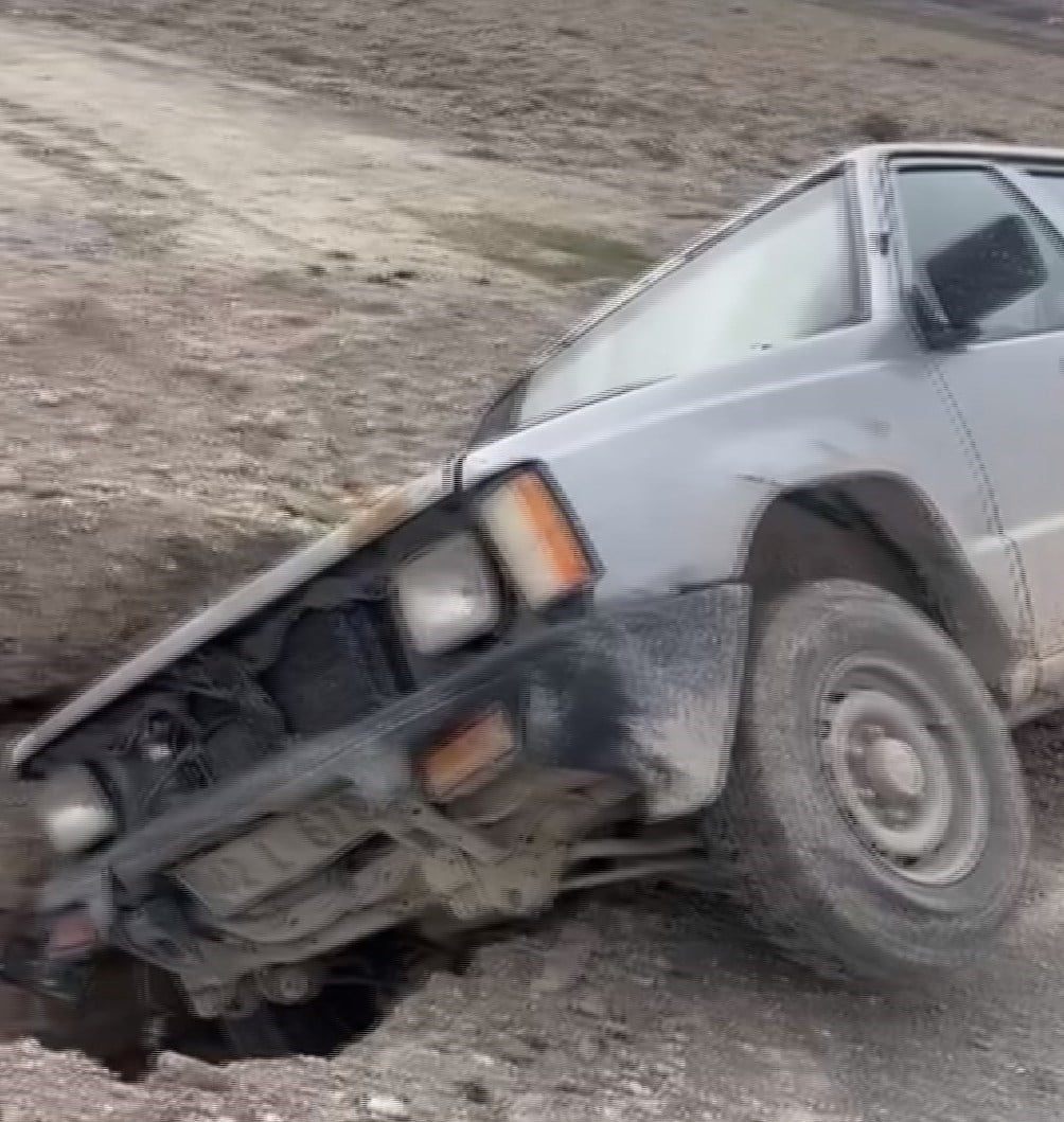 KONYA’NIN KARAPINAR İLÇESİNDE PİKAPIN ÇUKURA GİRMESİ SONUCU MEYDANA GELEN TRAFİK KAZASINDA 1 KİŞİ...