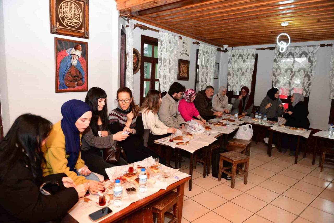 OSMANGAZİ BELEDİYESİ, FARKLI ŞEHİRLERDEN BURSA’YA GELEN ÖĞRENCİLER İÇİN HAYATA GEÇİRDİĞİ...