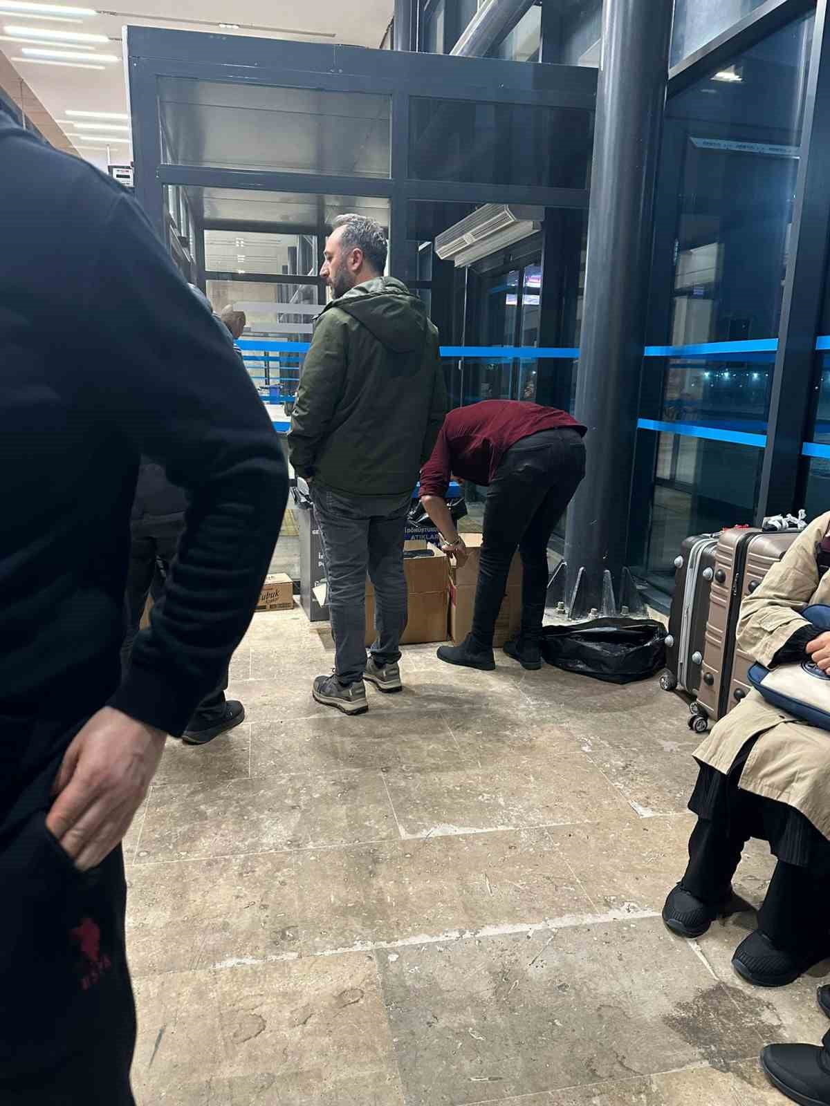 TEKİRDAĞ'DA OTOBÜS TERMİNALİNDE ÇOK SAYIDA KAÇAK ALKOL ELE GEÇİRİLDİ.