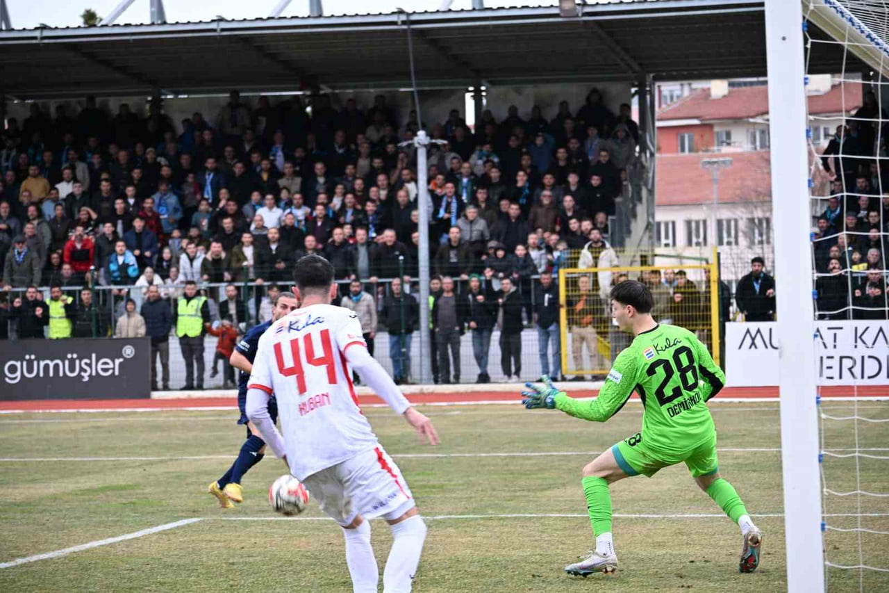 TFF 3. LİG 4. GRUP'UN 19. HAFTASINDA KÜTAHYASPOR, SAHASINDA KARŞILAŞTIĞI BALIKESİRSPOR'U 2-1...