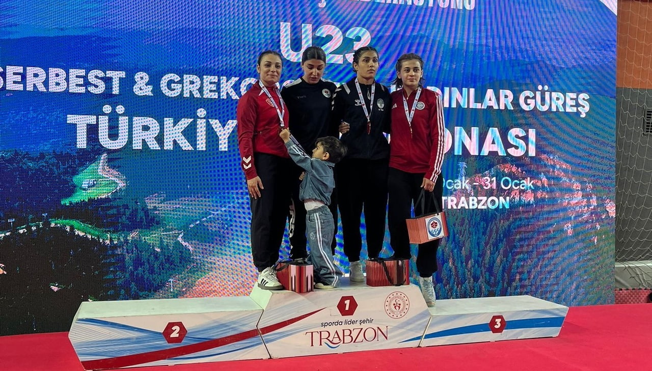 TRABZON'DA GERÇEKLEŞTİRİLEN GÜREŞ ŞAMPİYONASI'NDA MÜCADELE EDEN AYDINLI SPORCU SUNA DURMAZ, 56...