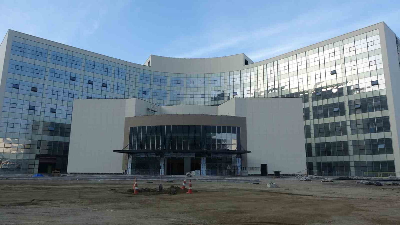 TRABZON'DA ŞENOL GÜNEŞ SPOR KOMPLEKSİ'NİN YANINDAKİ DOLGU ALANINDA, YAPIMI SÜREN 900 YATAKLI ŞEHİR...