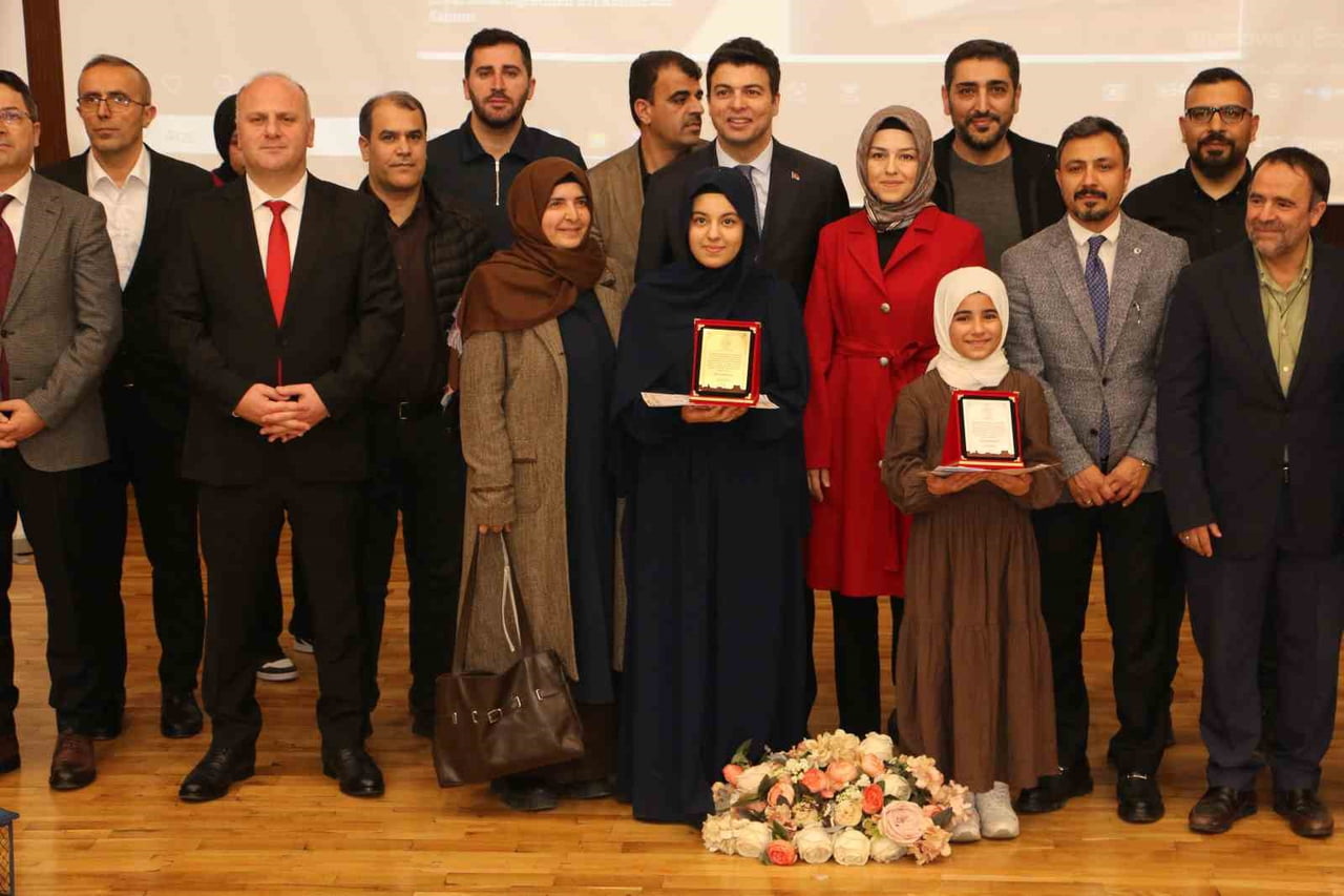'GENÇ NİDA KUR'AN-I KERİM'İ GÜZEL OKUMA YARIŞMASI'NIN KIZ ÖĞRENCİLER BÖLGE FİNALLERİ DİYARBAKIR'DA...