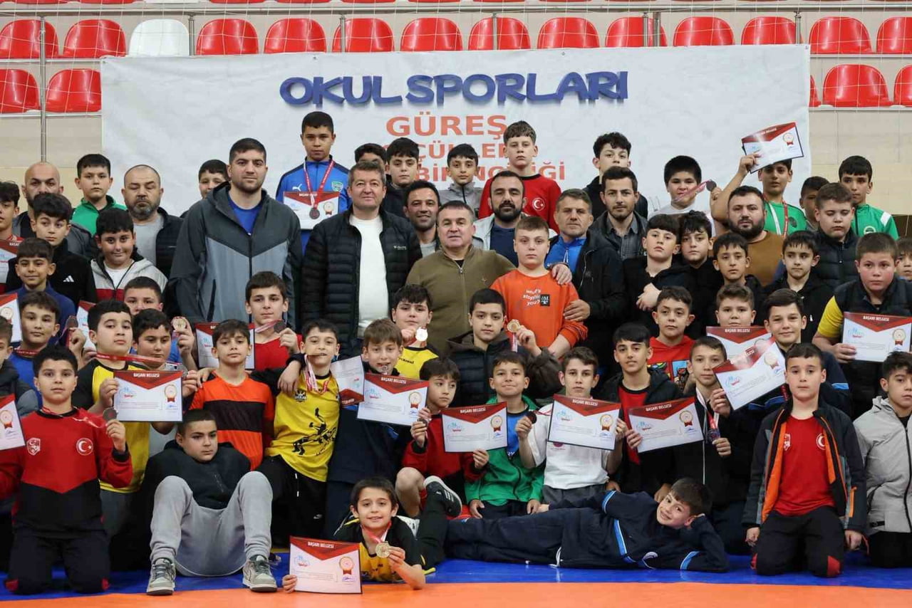 400 SPORCU BİLECİK'TE MİNDERDE TER DÖKTÜ