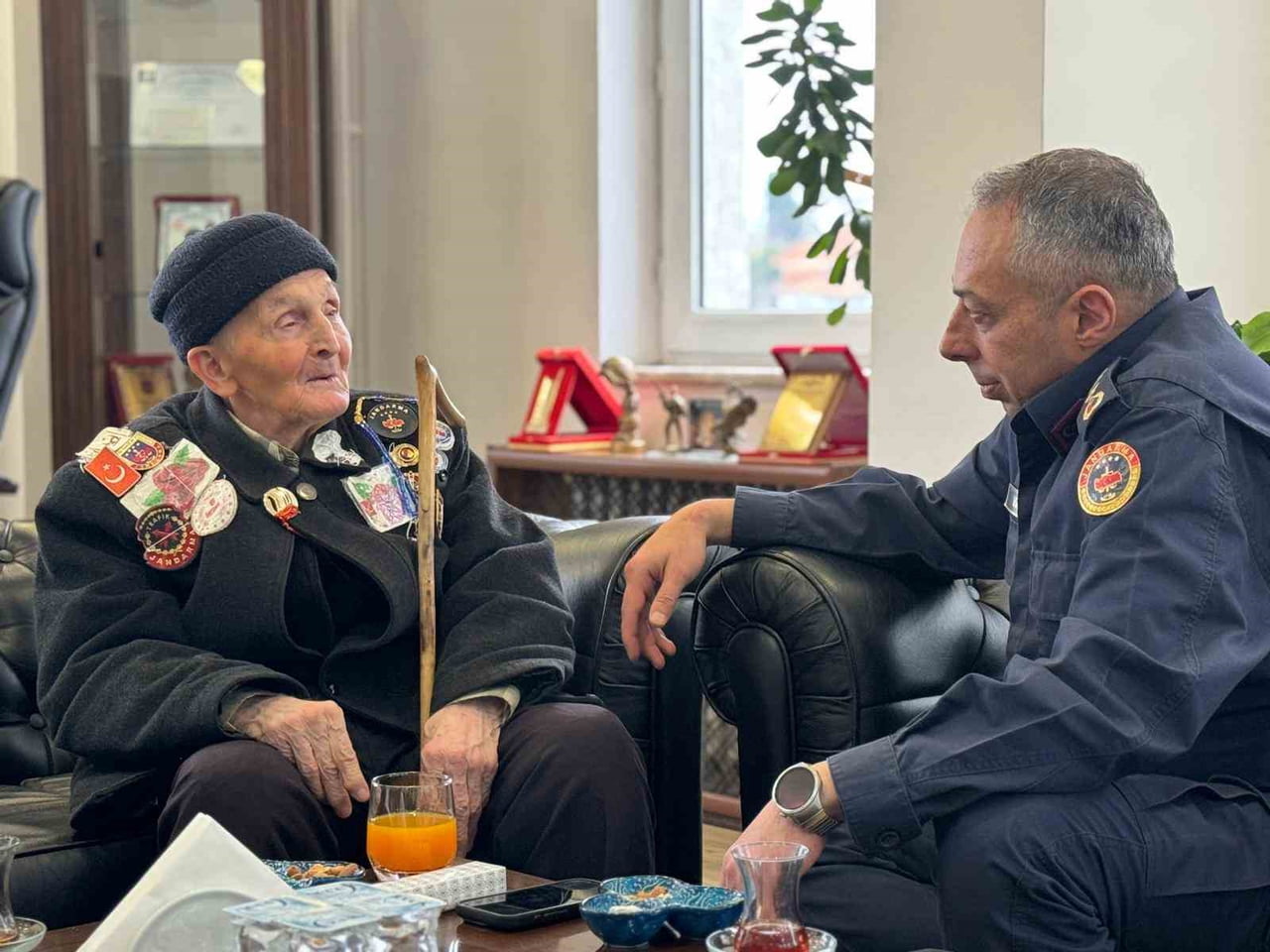 91 YAŞINDAKİ ŞEHİT BABASINDAN BİLECİK İL JANDARMA KOMUTANLIĞINA ZİYARET