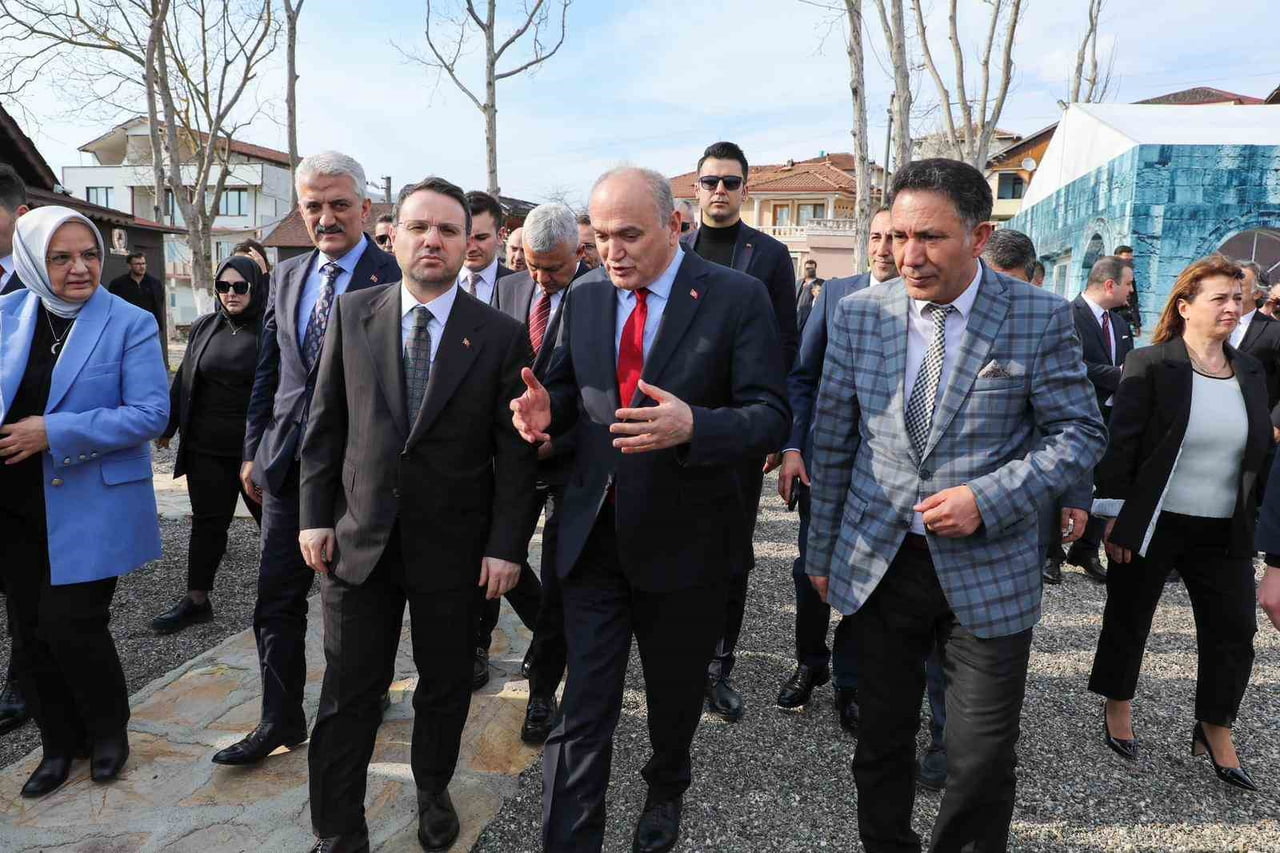 ADALET BAKANI AKIN GÜRLEK, YURT ZİYARETLERİ KAPSAMINDA ÜÇÜNCÜ DURAĞI DÜZCE’DE YAPTIĞI TEMASLAR...