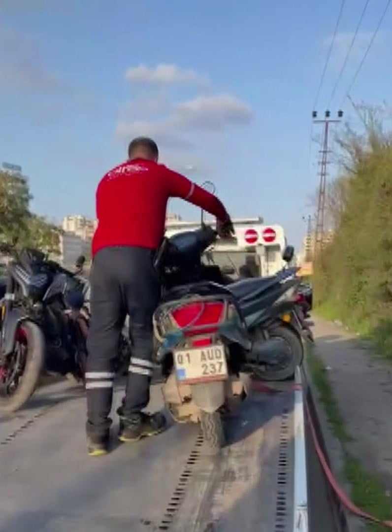 ADANA'DA 25 BİN LİRA DEĞERİNDEKİ MOTOSİKLETİ KULLANAN EHLİYETSİZ SÜRÜCÜYE 180 BİN LİRA...