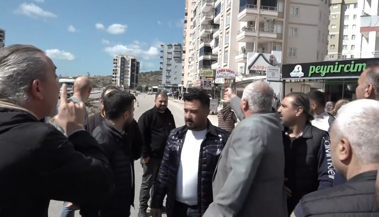 ADANA'NIN KOZAN İLÇESİNDE KARAYOLLARI 5. BÖLGE MÜDÜRLÜĞÜ TARAFINDAN YAPILAN KAVŞAK DÜZENLEMESİ İKİ...