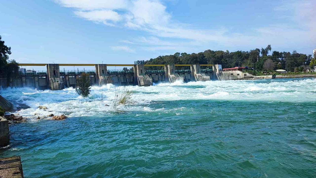 ADANA’DA ETKİLİ OLAN YAĞIŞLARIN ARDINDAN SEYHAN BARAJI’NDA SU SEVİYESİ YÜKSELİNCE BARAJ KAPAKLARI...