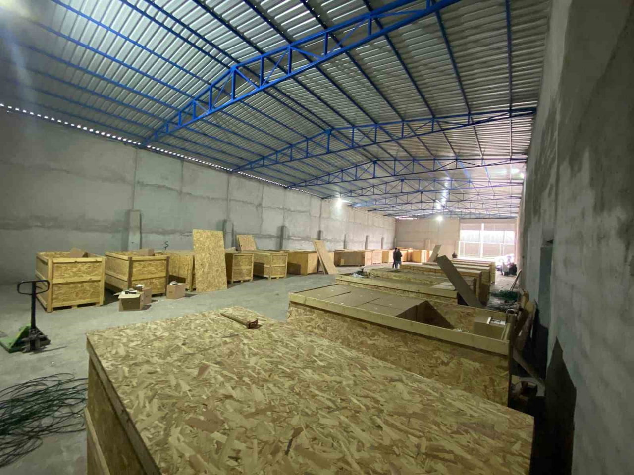 ADANA’DA KAÇAKÇILARA YÖNELİK DÜZENLENEN OPERASYONDA, ŞÜPHELİLERİN, KAÇAK MAKARONLARI SANDIKLARIN...