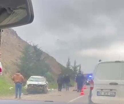 ADIYAMAN’DA, YAĞIŞLARDAN DOLAYI KAYGANLAŞAN YOLDA TAKLA ATAN OTOMOBİLDEKİ 1 KİŞİ...