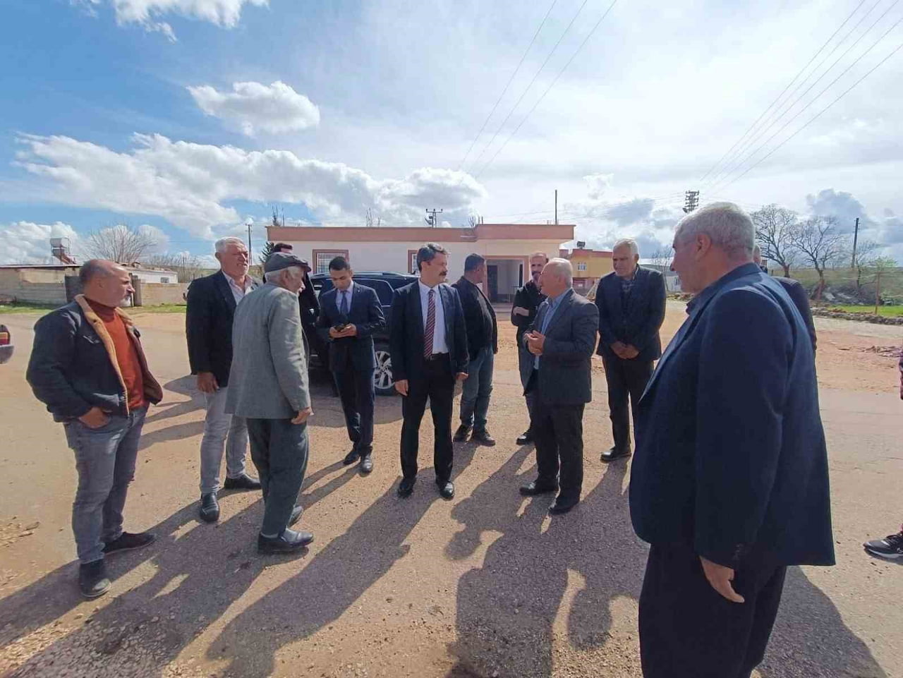 ADIYAMAN’IN BESNİ KAYMAKAMI AHMET OĞUZ ASLAN, İLÇEYE BAĞLI HACIHALİL VE KIZILKAYA KÖYLERİNİ...