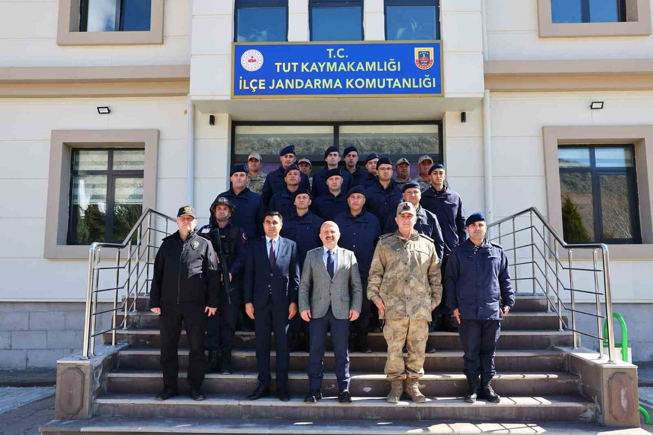 ADIYAMAN VALİSİ OSMAN VAROL, TUT İLÇESİNDE YAPIMI TAMAMLANARAK HİZMETE SUNULAN İLÇE JANDARMA...