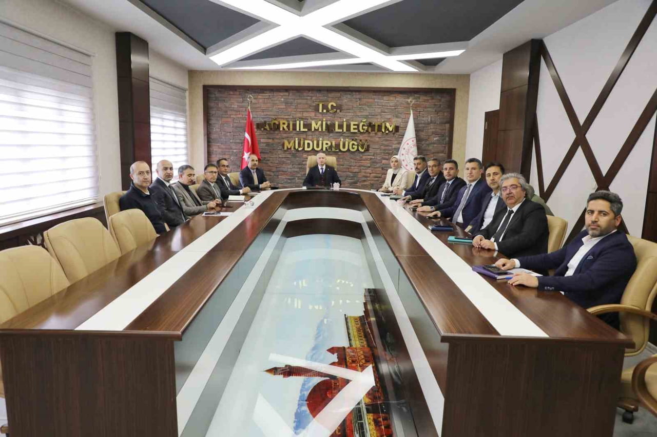 AĞRI İL MİLLİ EĞİTİM MÜDÜRÜ HASAN KÖKREK BAŞKANLIĞINDA, İL GENELİNDE YÜRÜTÜLEN PROJELER VE EĞİTİM...