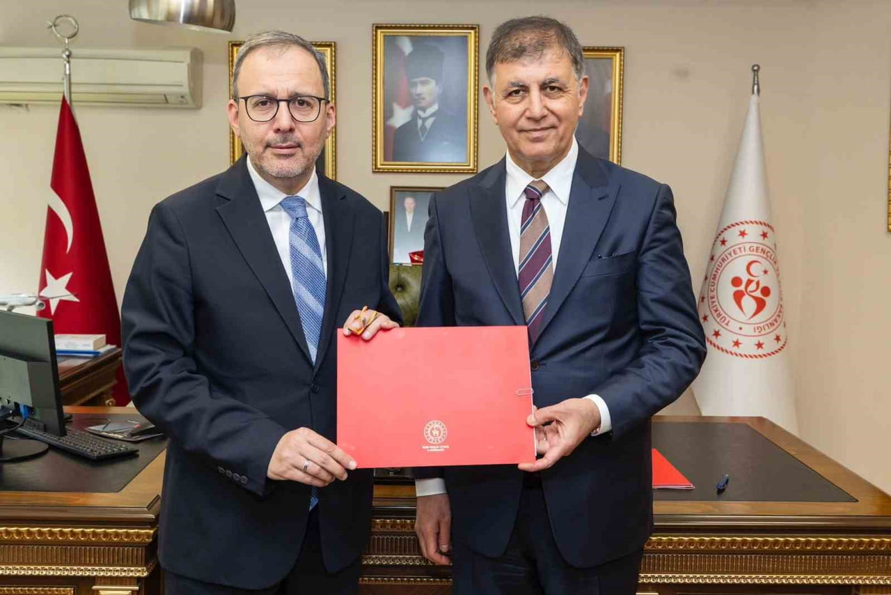 AK PARTİ İZMİR MİLLETVEKİLİ MEHMET MUHARREM KASAPOĞLU VE İZMİR BÜYÜKŞEHİR BELEDİYE BAŞKANI CEMİL...