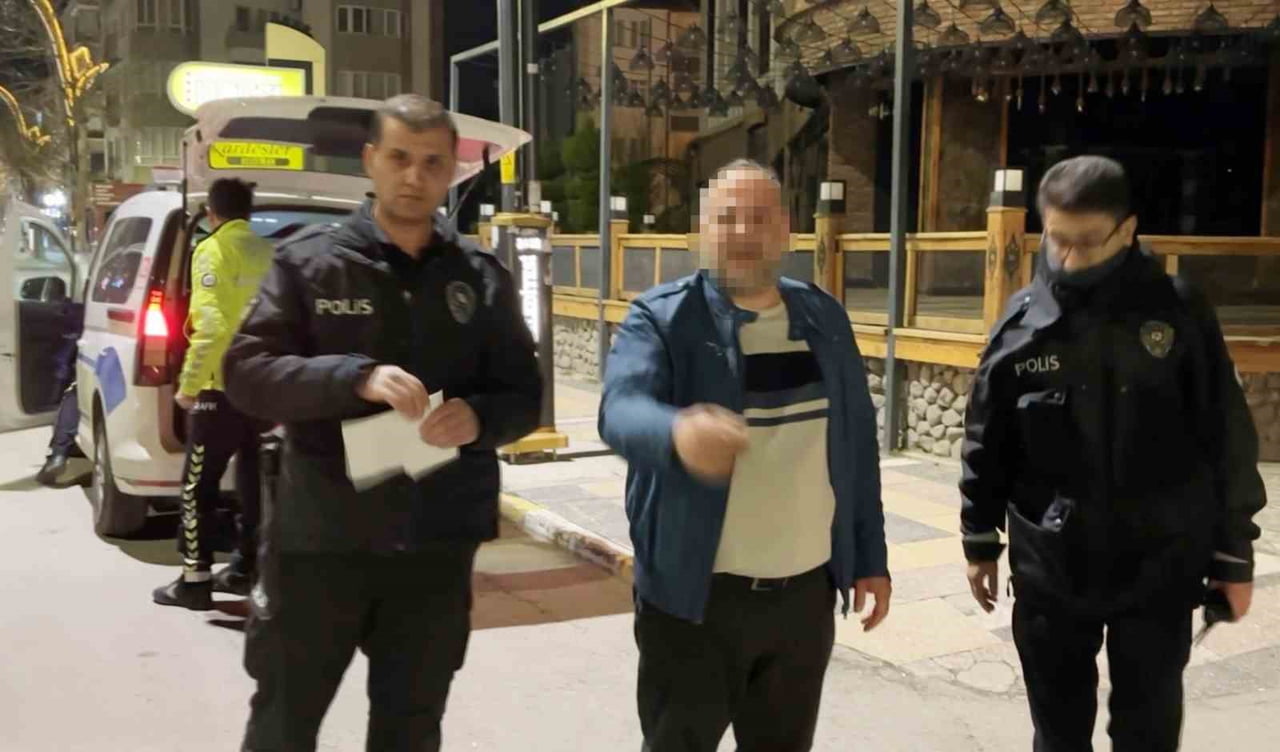 AKSARAY’DA DİREKSİYON BAŞINDA ALKOLLÜ OLARAK UYGULAMAYA TAKILAN SÜRÜCÜNÜN 1.16 PROMİL ALKOLLÜ...