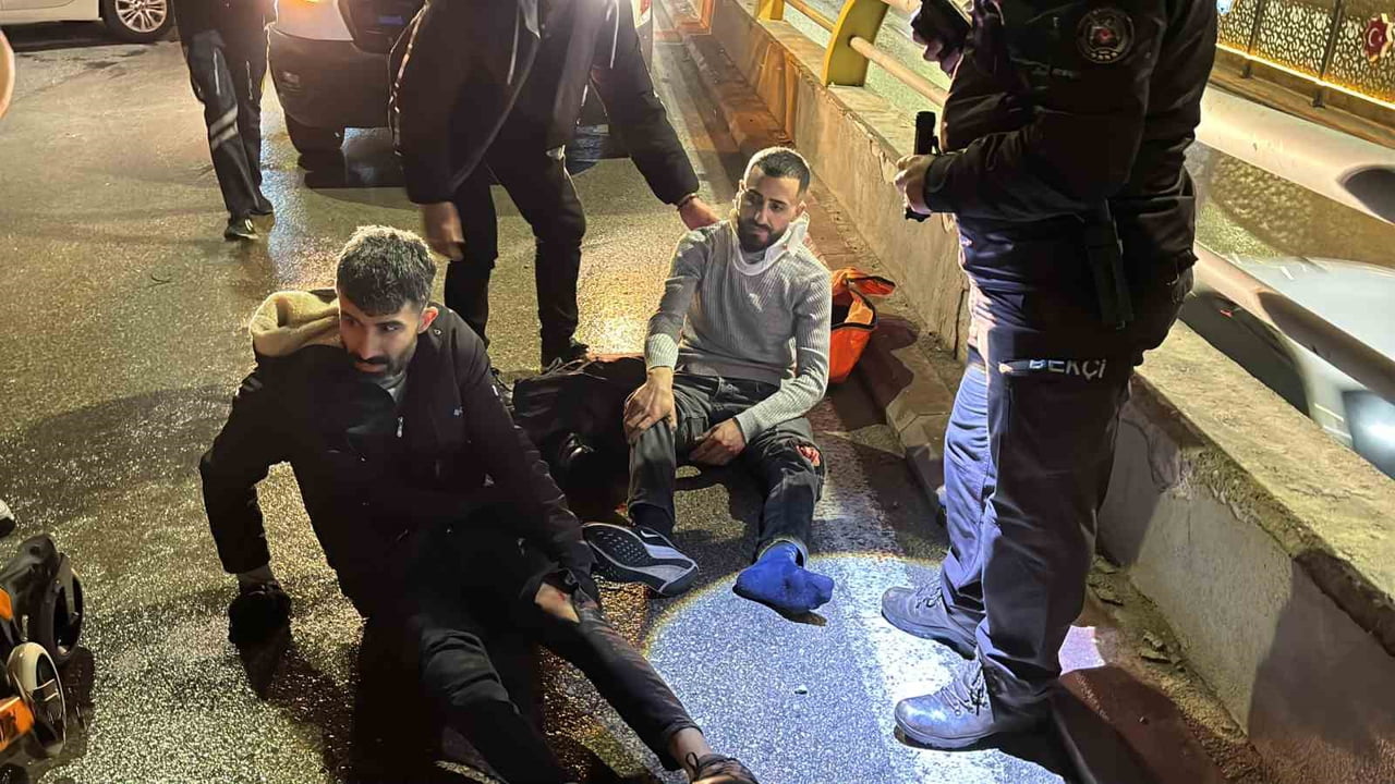 AKSARAY’DA MOTOSİKLETİN OTOMOBİLE ARKADAN ÇARPMASI SONUCU MEYDANA GELEN TRAFİK KAZASINDA SÜRÜCÜ VE...