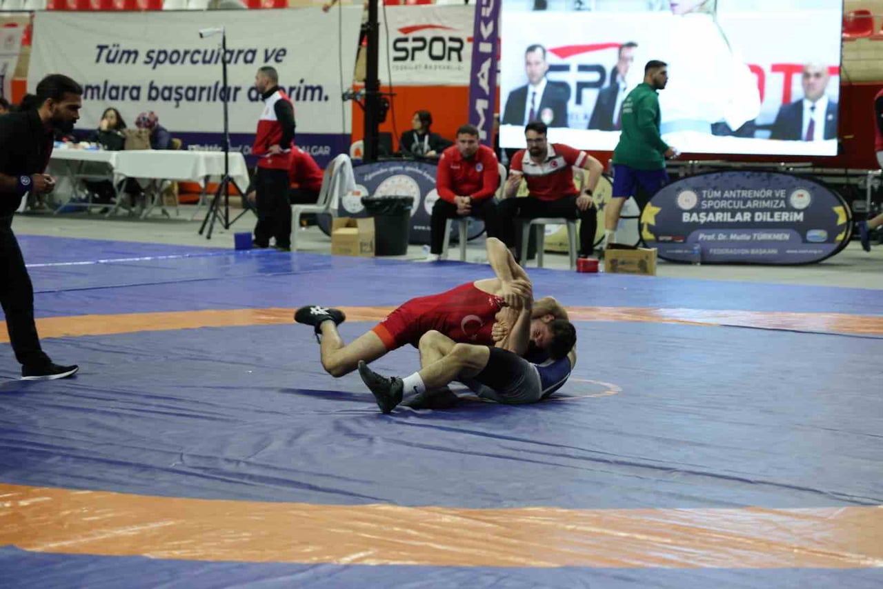 ALANYA ALAADDİN KEYKUBAT ÜNİVERSİTESİ (ALKÜ) ÖĞRENCİSİ AİDAMİR IBAVOV, ÜNİLİG YEŞİLAY TÜRKİYE...