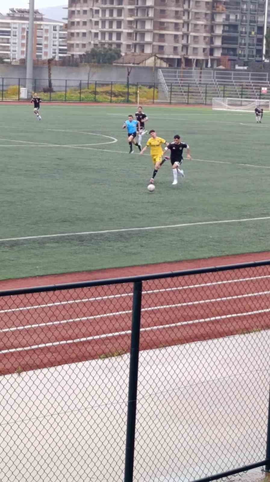 ALAŞEHİR BELEDİYESPOR, BÖLGESEL AMATÖR LİG’E YÜKSELME GRUBUNDAKİ İLK MAÇINDA SAHASINDA SOMA 301...